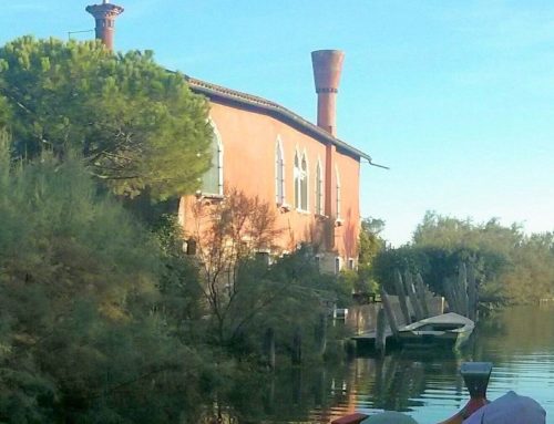 Die Lagune von Venedig im Bragozzo